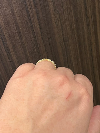 Anillo de diamantes y zafiro en oro amarillo de 10 quilates