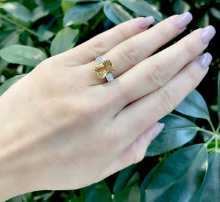 Anillo de citrino y diamantes
