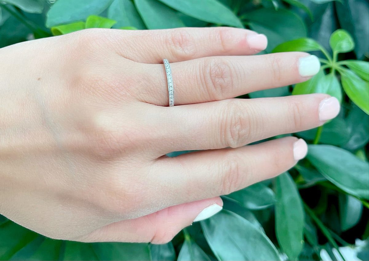 Anillo de oro blanco de 10 quilates con pavé de diamantes de 0,15 quilates, tamaño 6,5