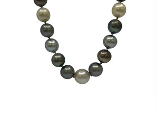 Hebra de perlas de Tahití multicolores de oro blanco de 14 quilates, 10-13 mm, 18"