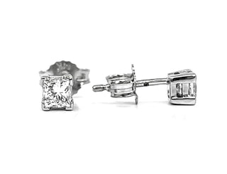 Aretes de diamantes canadienses de talla princesa de 0,15 quilates en oro blanco de 14 quilates