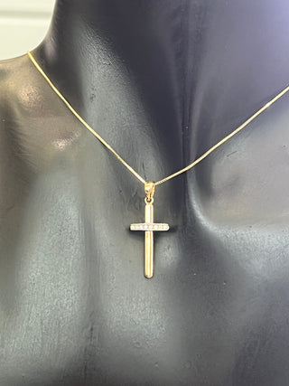 Colgante de cruz de diamantes de 0,06 quilates en oro amarillo de 10 quilates, 18"