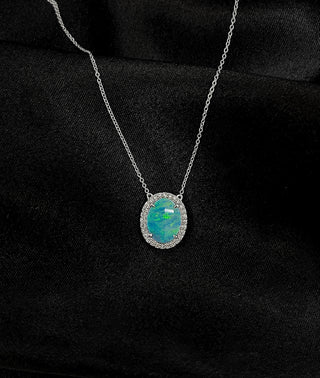 Colgante de diamantes y doblete de ópalo australiano hecho a medida en oro blanco de 10 quilates, 18"
