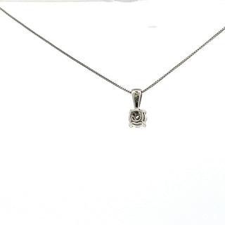 Colgante solitario con engaste de ilusión de diamantes de 0,06 quilates de oro blanco de 10 quilates, 18"