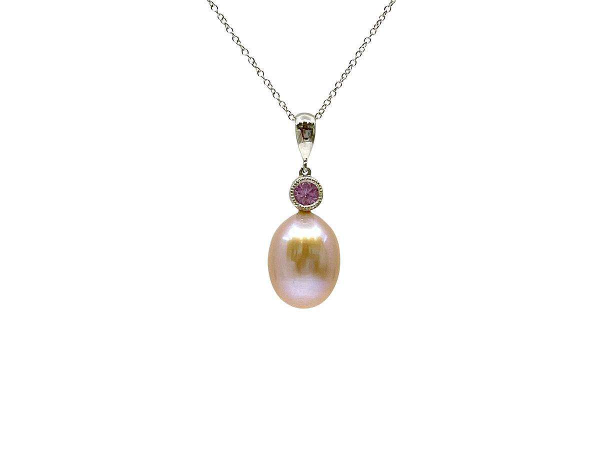 Colgante de oro blanco de 10 quilates con perlas de agua dulce, zafiro rosa y diamantes