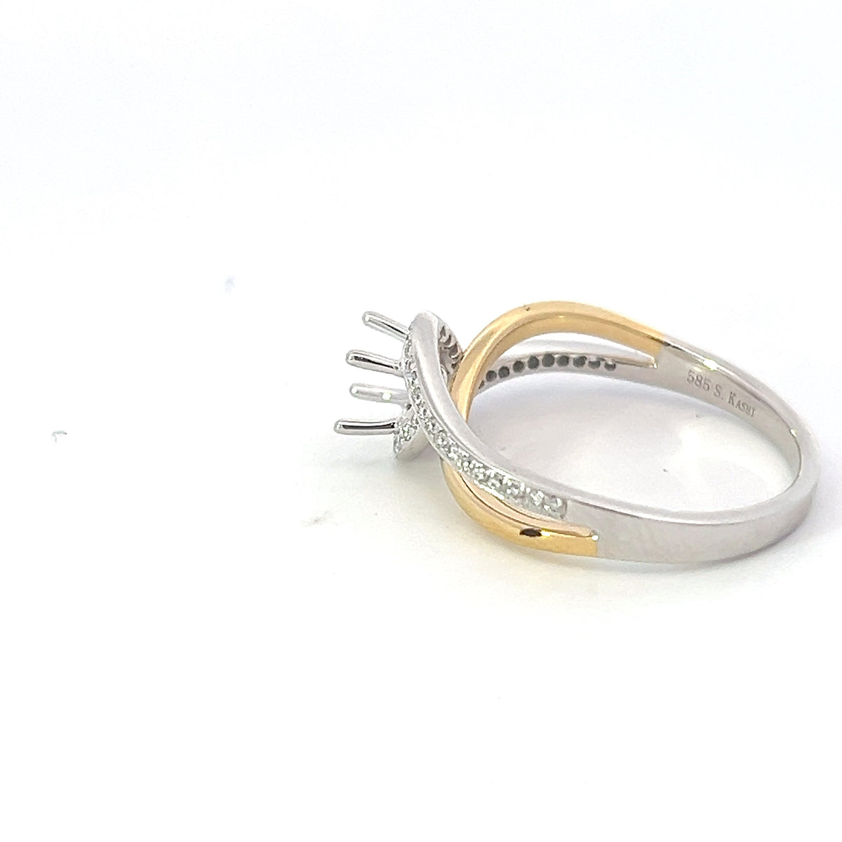 14K Round Brilliant Cut Diamond Ring