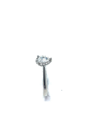 Anillo de compromiso de diamantes de talla pera