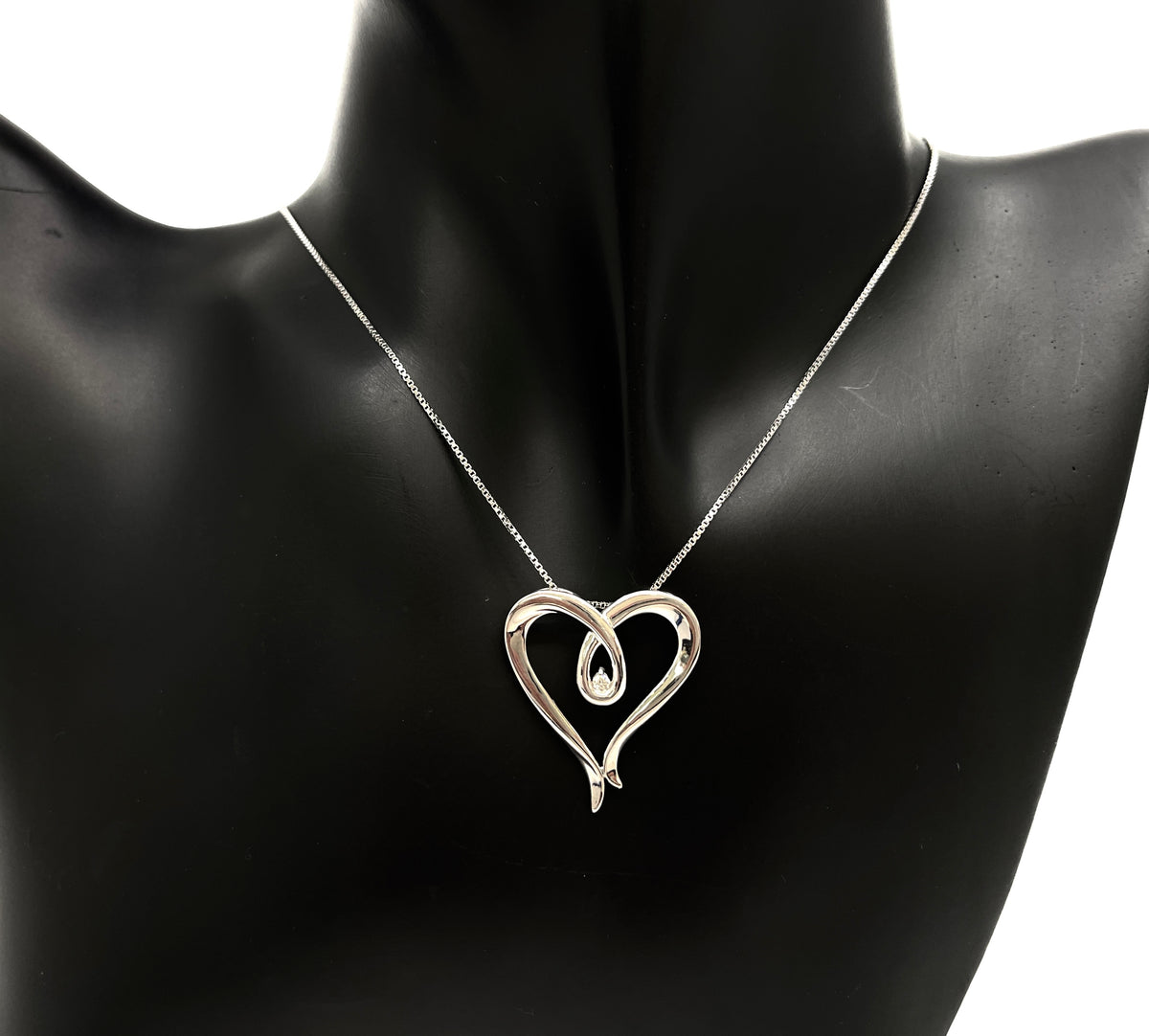 Sterling Silver 0.044cttw Diamond Heart Necklace, 18&quot;