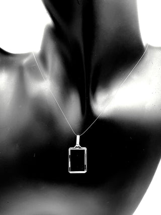 Dije de placa grabable con talla de diamante en oro blanco de 10 quilates - 18x13 mm