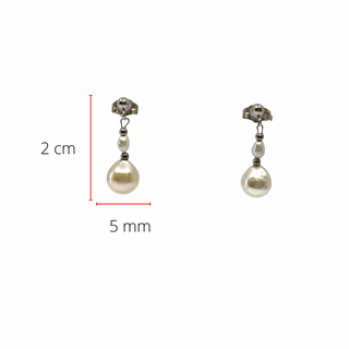 Aretes colgantes de perlas cultivadas y de agua dulce de oro blanco de 14 quilates