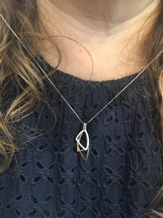Colgante de diamantes de 0,22 quilates en oro de 14 quilates en dos tonos, 18"