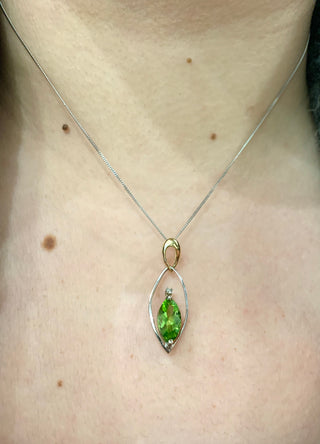 Colgante de peridoto y diamantes