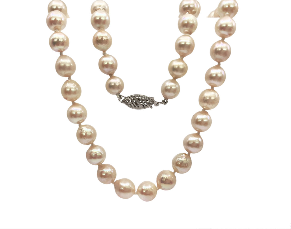 Hebra de perlas cultivadas blancas de 7-7,5 mm con cierre de perlas de oro blanco de 14 k - 18&quot;