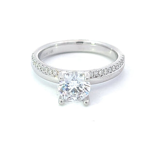 Anillo de diamantes redondos de talla brillante de 14 quilates