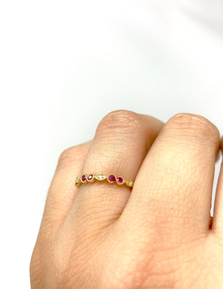 Anillo de rubí y diamantes