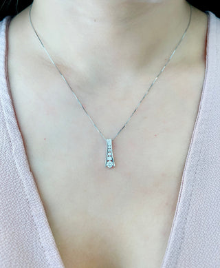 Colgante de diamantes de 0,31 quilates en oro blanco de 10 quilates