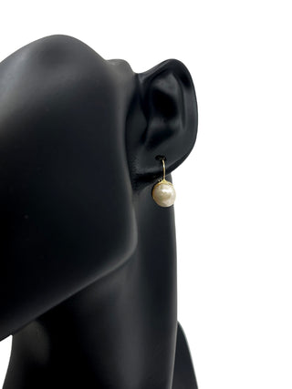 Aretes de perlas cultivadas en oro amarillo de 14 quilates con cierre de palanca