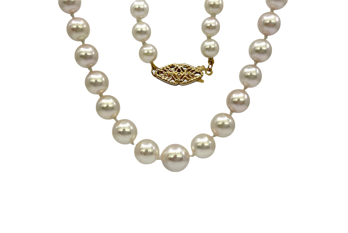 Hebra de perlas cultivadas graduadas blancas de 5,5 a 8 mm con cierre de perlas de oro amarillo de 14 k - 20&quot;