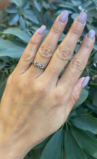 Anillo de cruz/infinito con diamantes de 0,10 quilates en oro blanco de 10 quilates, talla 6