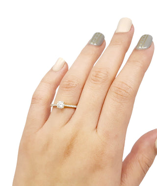 Anillo de compromiso de diamantes de 0,50 quilates en oro amarillo de 14 quilates