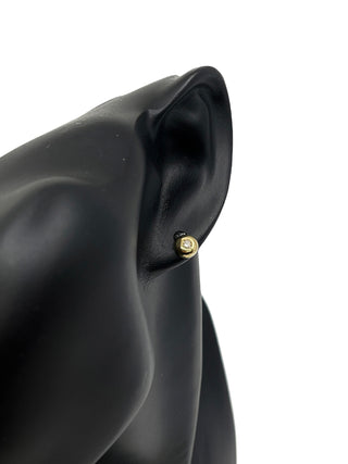 Aretes de diamantes de 0,10 quilates en oro amarillo de 10 quilates