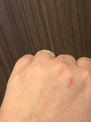 Anillo/banda de oro amarillo de 10 quilates con rubí auténtico y diamante de 0,13 quilates, tamaño 6,5