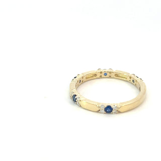 Anillo de diamantes y zafiro en oro amarillo de 10 quilates