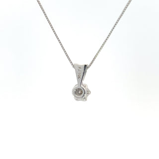 Colgante con solitario de diamantes de 0,05 quilates en oro blanco de 10 quilates, 18"