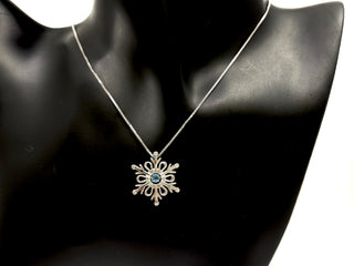 Colgante de plata de ley 925 con topacio azul de 3,5 mm y diamante de 0,018 quilates en forma de pulso de copo de nieve - 18"