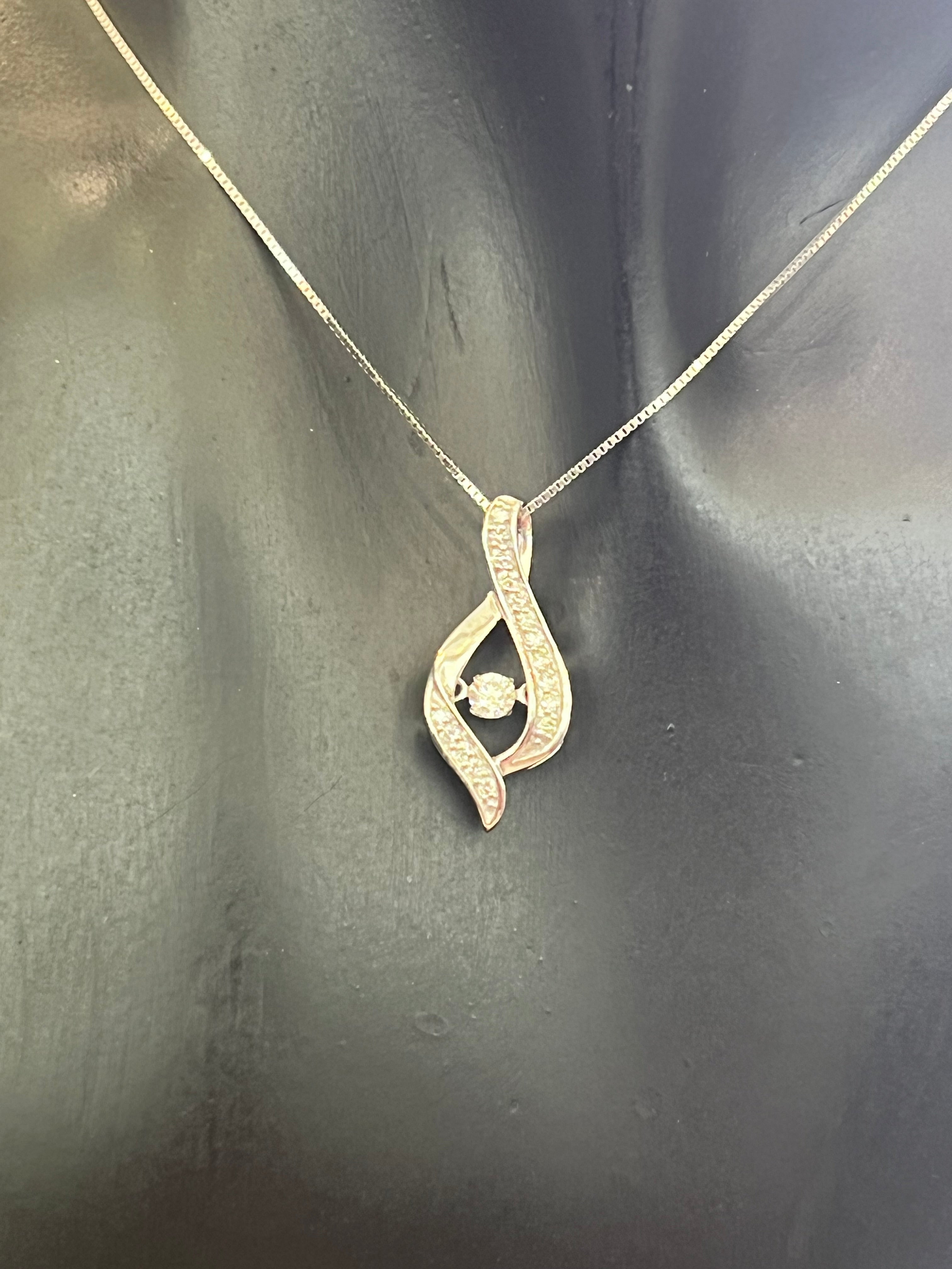 10K Gold cttw Diamond Pulse Pendant