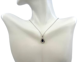 Colgante de diamantes y zafiro en oro blanco de 10 quilates, 18"