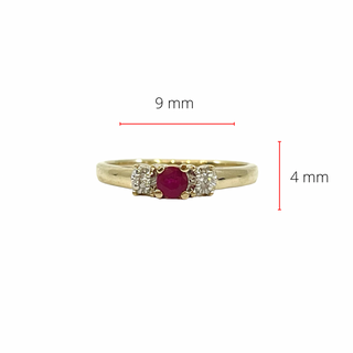 Anillo de oro amarillo de 10 quilates con rubíes y diamantes de 3 piedras - Talla 6