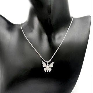 Colgante de mariposa con diamantes de 0,75 quilates en oro blanco de 14 quilates, 18"
