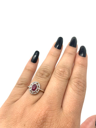 Anillo de rubí y diamantes