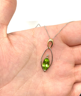 Colgante de peridoto y diamantes