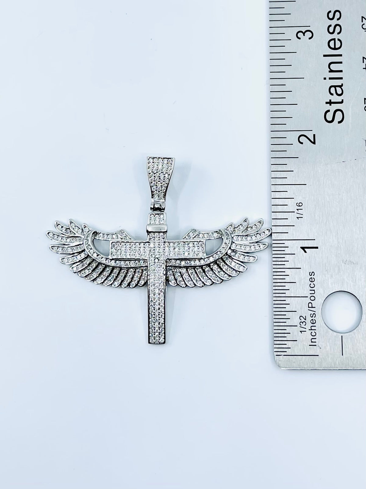 Dije de plata de ley con cruz de alas de ángel con circonita cúbica