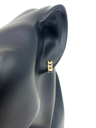 Aretes Della Falls de oro amarillo de 14 quilates con diamantes canadienses de 0,18 quilates y cierre de mariposa