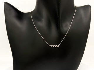 Colgante de diamantes baguette de 0,21 quilates en oro blanco de 14 quilates, 15" de largo