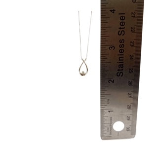 Colgante de diamantes de 0,043 quilates en oro blanco de 10 quilates, 18"