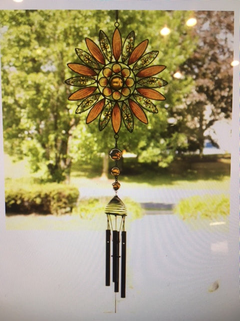 Campana de viento de metal negro y vidrio con flores de color naranja y girasol